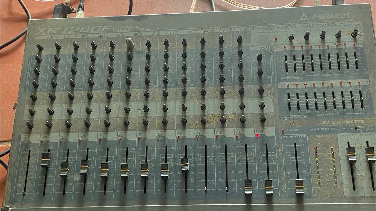 Thanh lý mixer peavey giá đồng nát. Ưu tiên mấy bác thợ kèn @