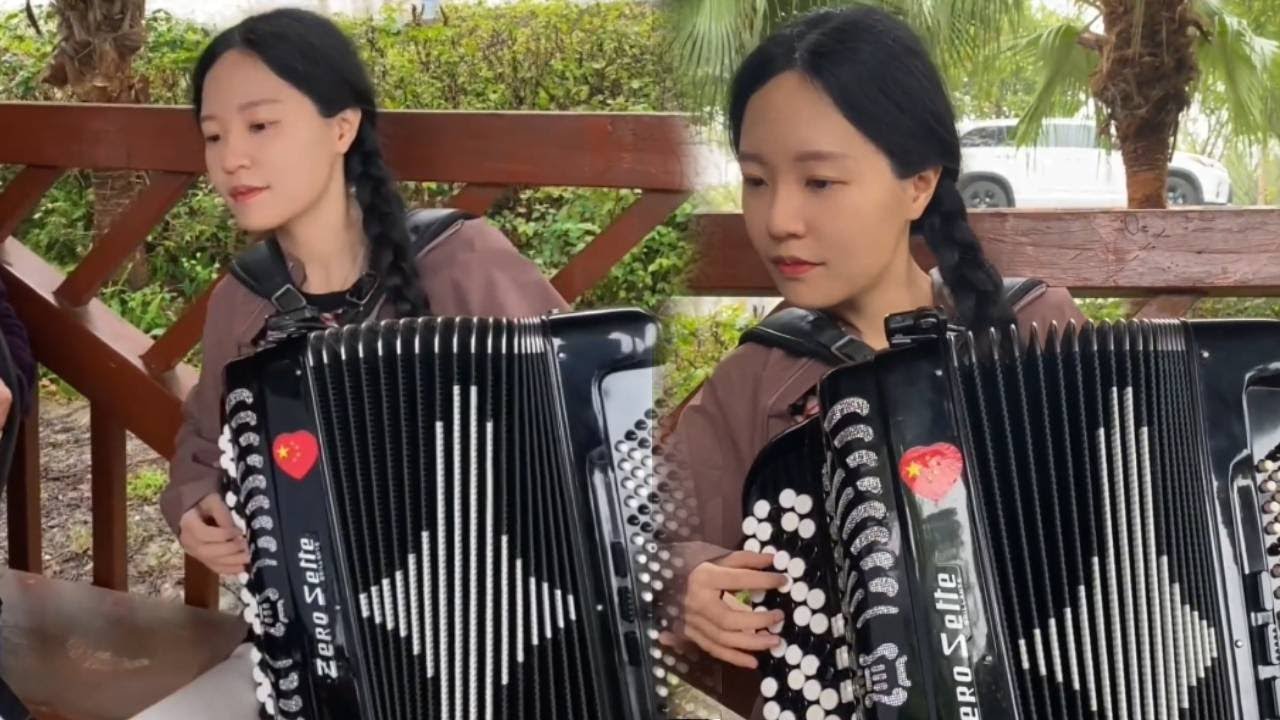 手风琴女孩去盘大爷，大爷竟质疑手风琴女孩不会拉手风琴，一曲过后大爷被彻底征服！【李楚然手风琴】