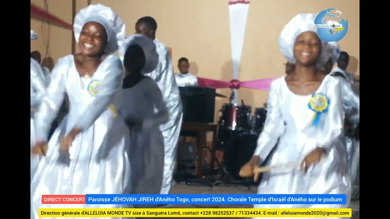 Paroisse JÉHOVAH JIREH d'Aného Togo, concert 2024: chorale Kekeli d'Aného Adjido au podium.