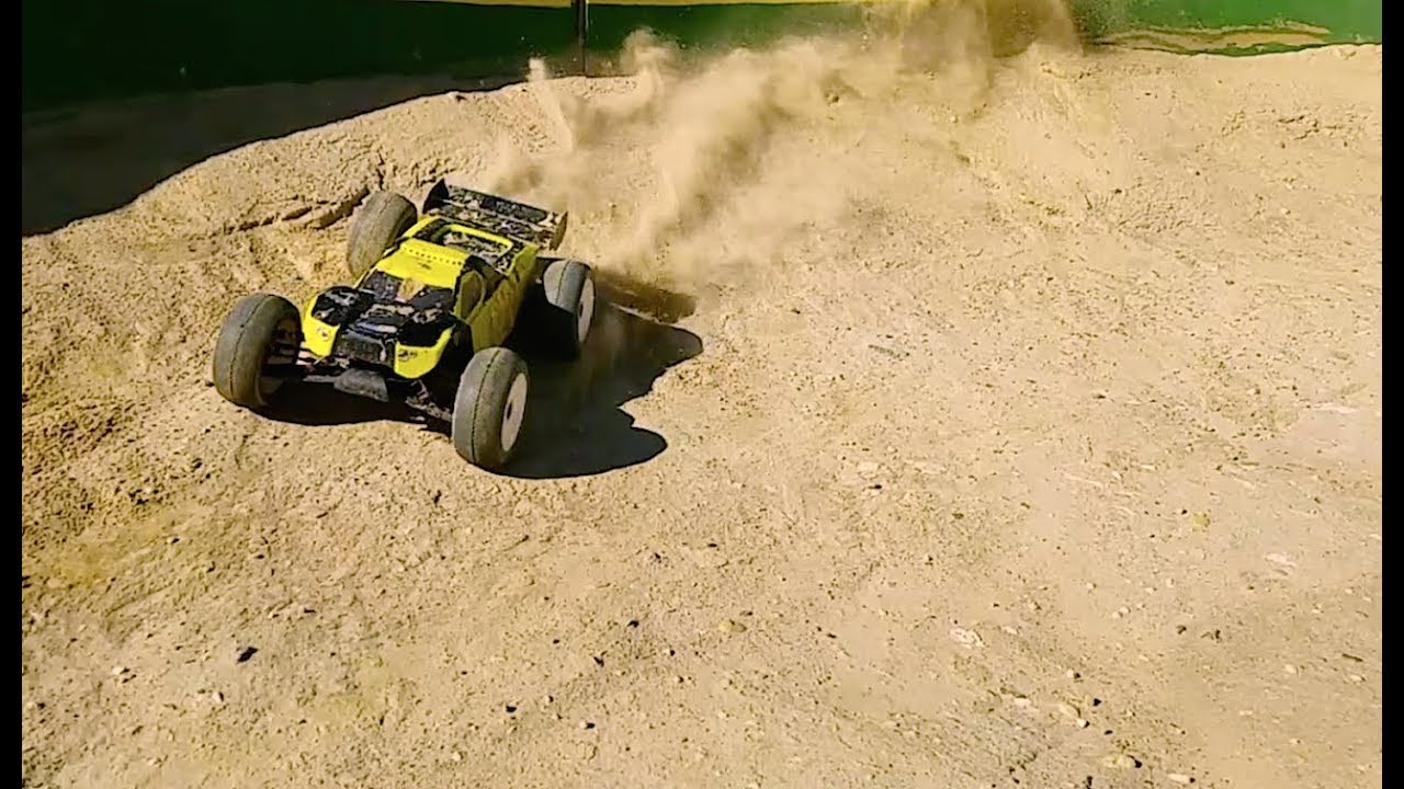 CAN A CHEAP RC CAR RACE? HOBBY KING BERSERKER