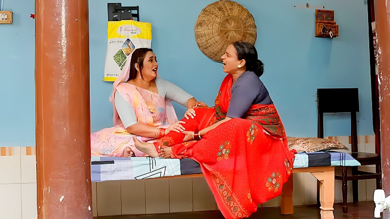 तुझसे बदला लेने के लिए मेरे पैर तोड़ देना चाहती है क्या जो इतना दम लगा कर पैरो को दबा रही हो |