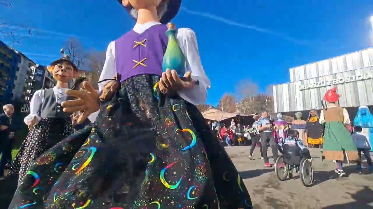 Galtzagorris de Bidasoako Erraldoiak en Pre-Nochevieja II (Pasacalles Final) | 30/12/23