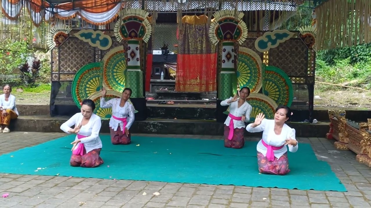 Tari Tenun 