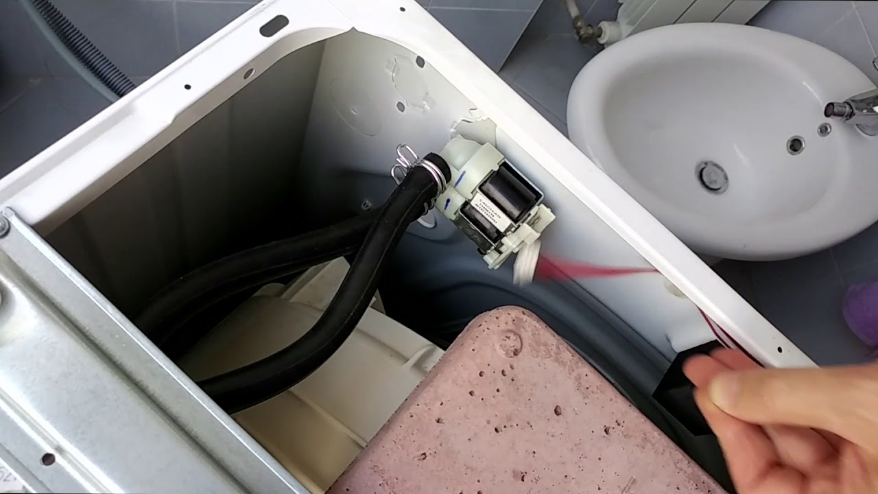 Acqua nel cestello?!  Tutorial su come cambiare elettrovalvola lavatrice