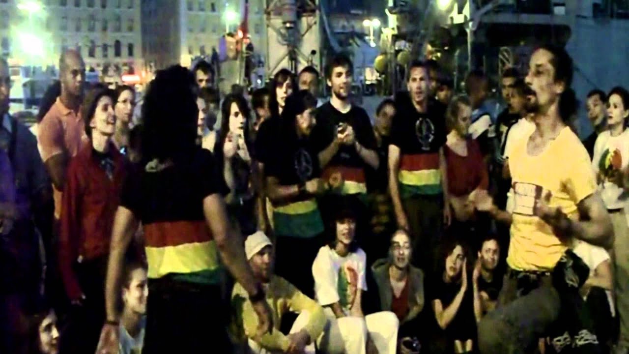 VADIANDO ENTRE AMIGOS - MESTRE CAMALEAO - CAPOEIRA ANGOLA - MARSEILLE