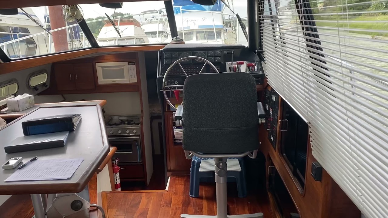 3288 Bayliner Motoryacht 1991  walk through