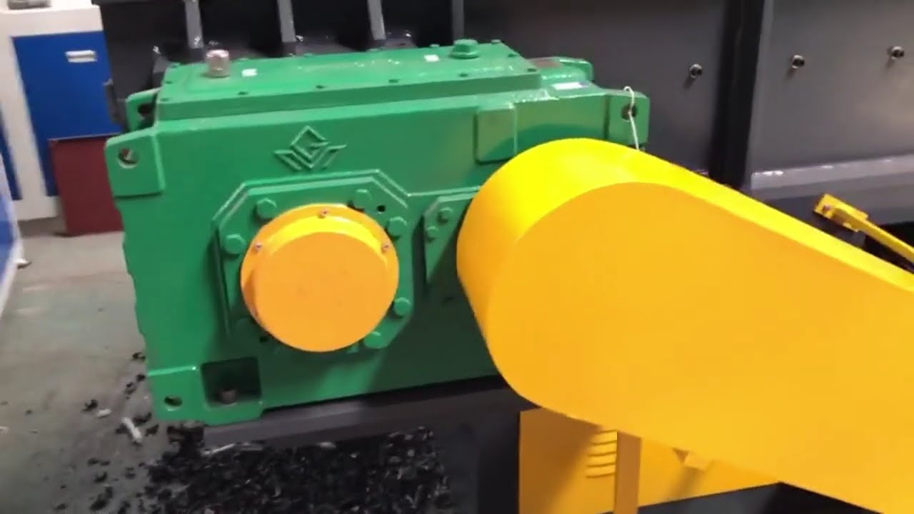Single shaft shredder machine for plastic lumps