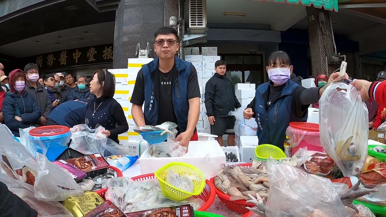 恐怖的白蝦風暴 一次賣掉20箱 #中彰海王子 #烏日火車站 #海鮮叫賣 #海鮮拍賣