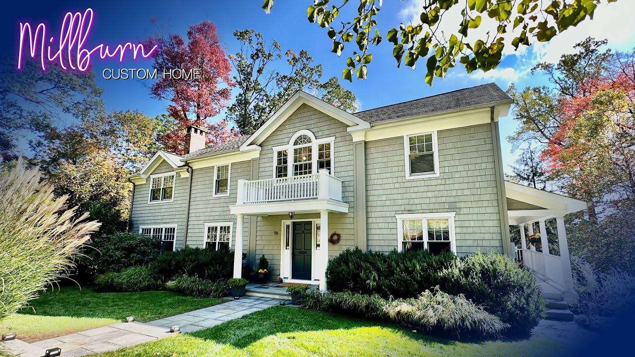 Интерьер роскошного дома, построенного по индивидуальному проекту в Миллберне, штат Нью-Джерси, с...