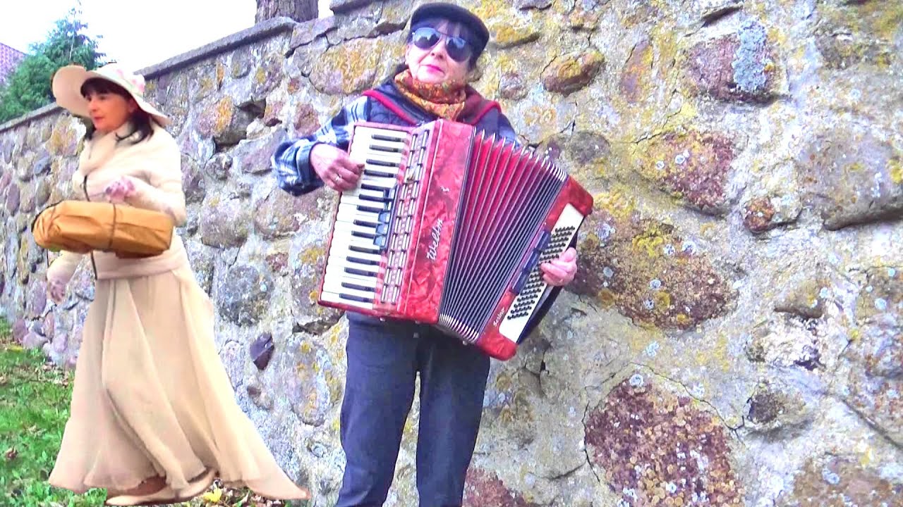 Na rynku stoję od rana żołądek marsza mi gra