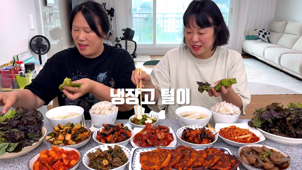 냉장고에 있는 반찬들 털어서 내뱃속에 저장~!