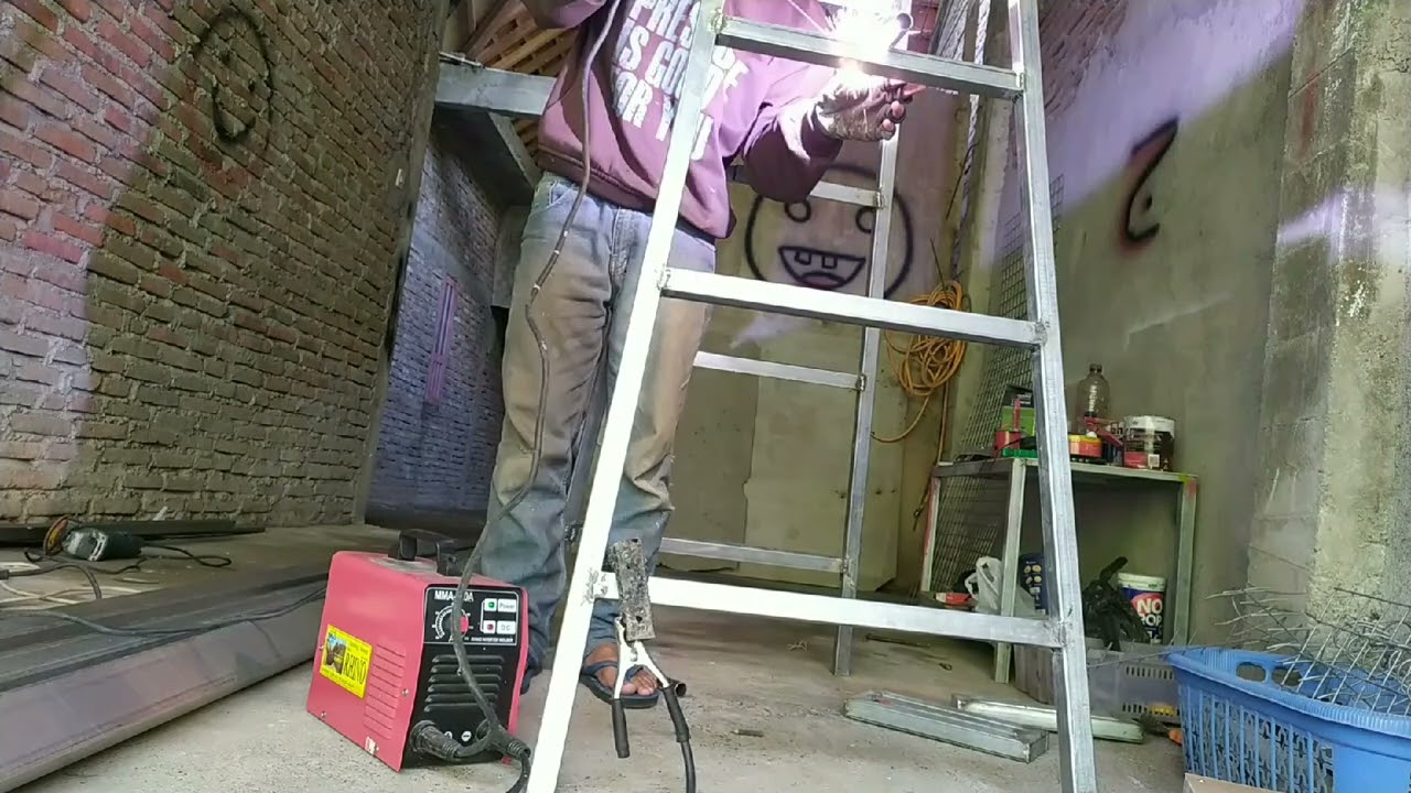 PROSES PEMBUATAN TANGGA LIPAT BESI HOLLOW