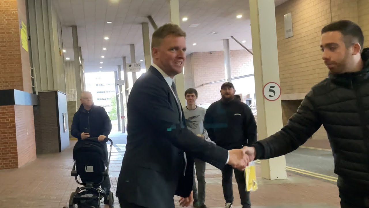EDDIE HOWE MEETS NEWCASTLE UNITED FANS AT ST JAMES PARK !!!!!
