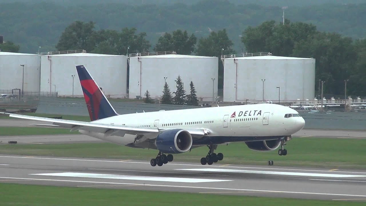Delta Airlines Boeing 777-232LR Landing 30L | N707DN | Minneapolis International