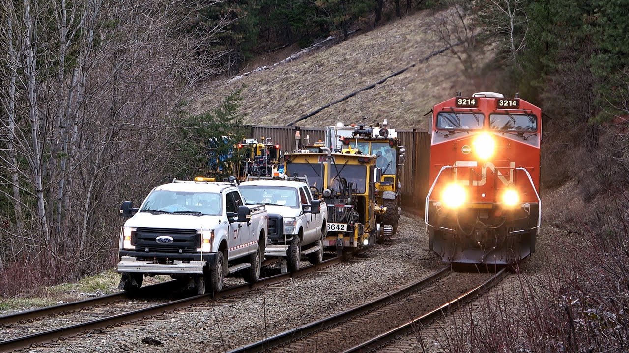 Canadian National Sulfur and Manifest Trains Overtake Huge MOW Rail Gang in the Fraser Canyon