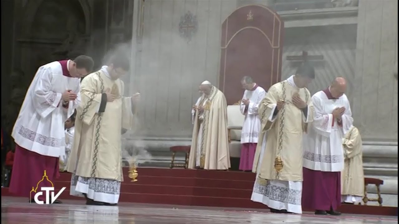 Incensación por dos diáconos