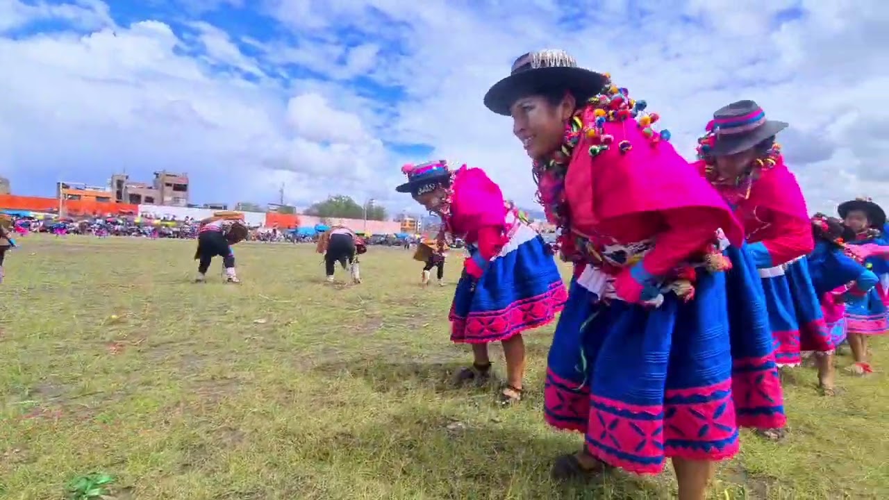 Carnavales rurales ayacuchano en su máxima expresión con los claveles de vinchos #ayacucho