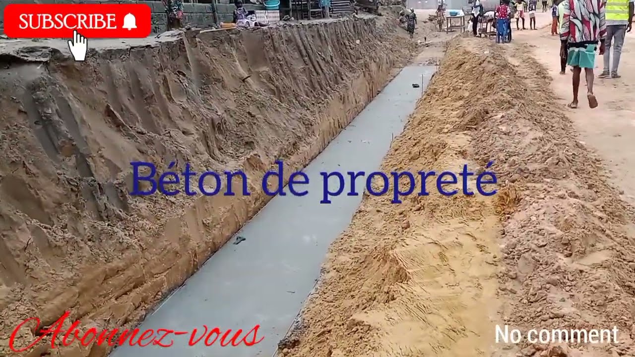 la plate-forme pour le béton de propreté, avant la pose des caniveaux préfabriqués