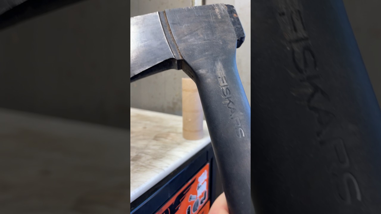 Топор Fiskars &mdash; это бритва #шорты #fiskars #топор #топорики #острый