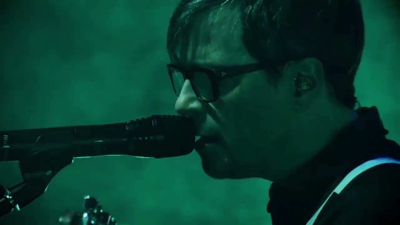 Weezer - Across The Sea (Live Voyage To The Blue Planet Concert Film)