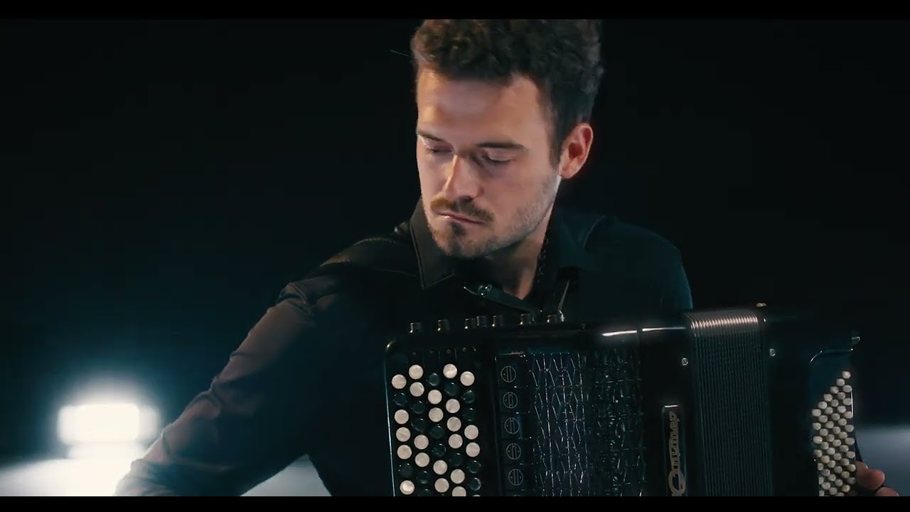 Bach – French Suite No. 2 in C minor, BWV 813 | Accordion Performance