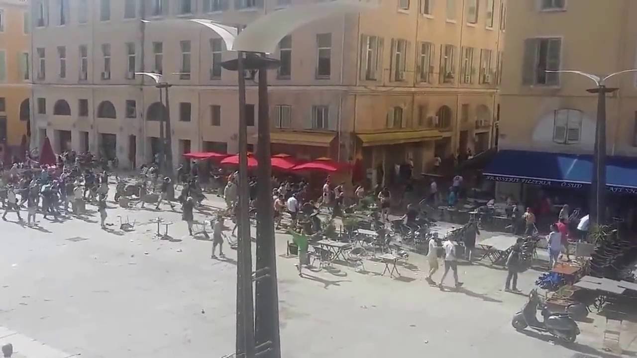 Russian hooligans vs English hooligans