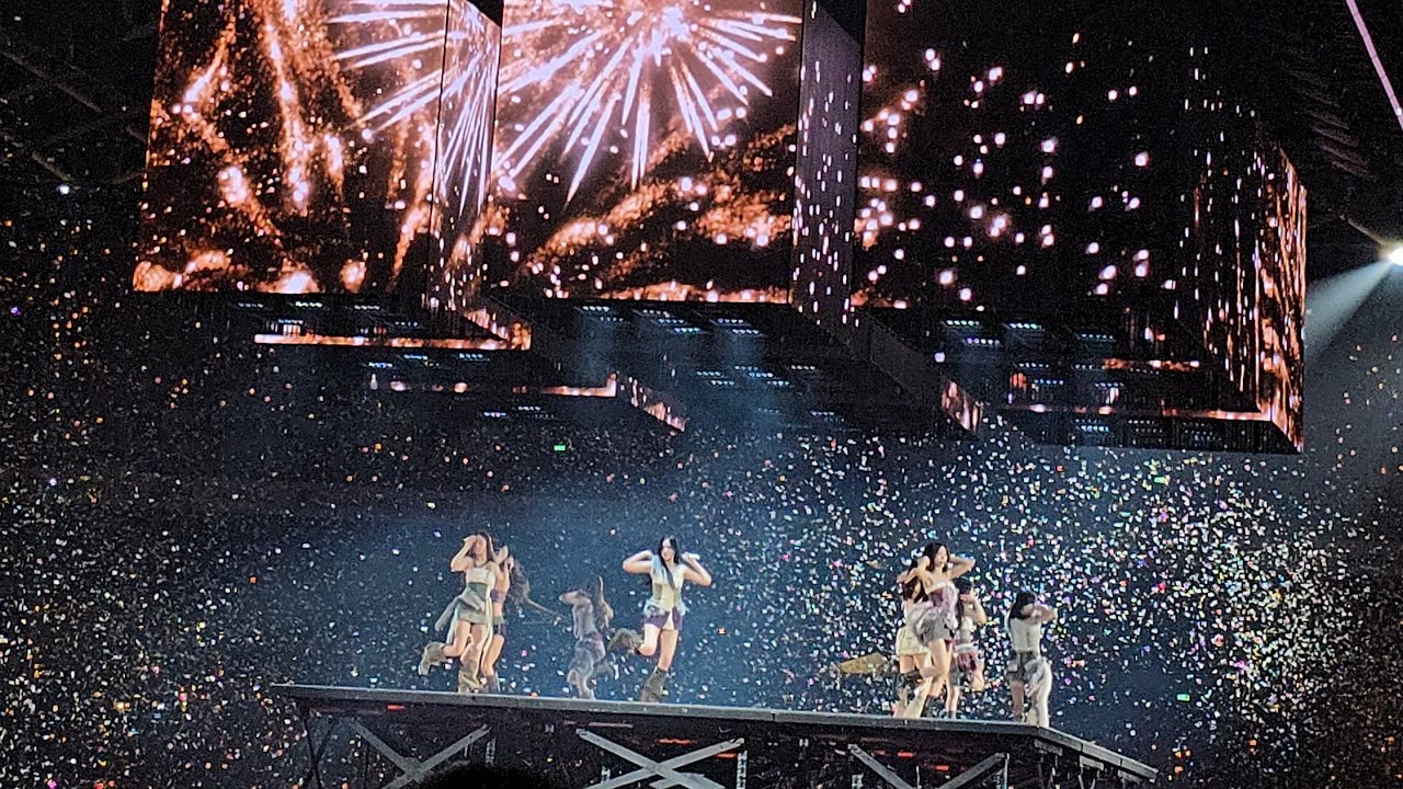 One Spark🎇 _TWICE THIS IS FOR WORLD TOUR IN KAOHSIUNG