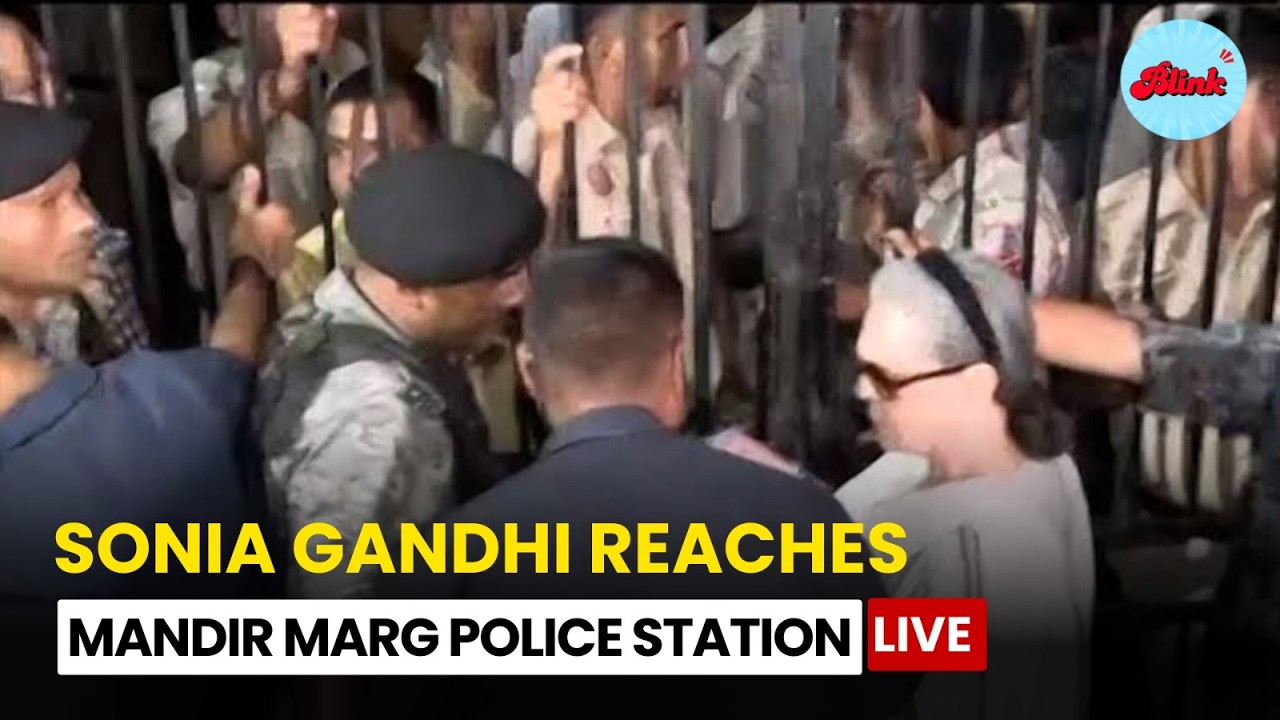 WATCH: Sonia Gandhi reaches Mandir Marg Police Station | Congress protest at LKM |Priyanka Detained