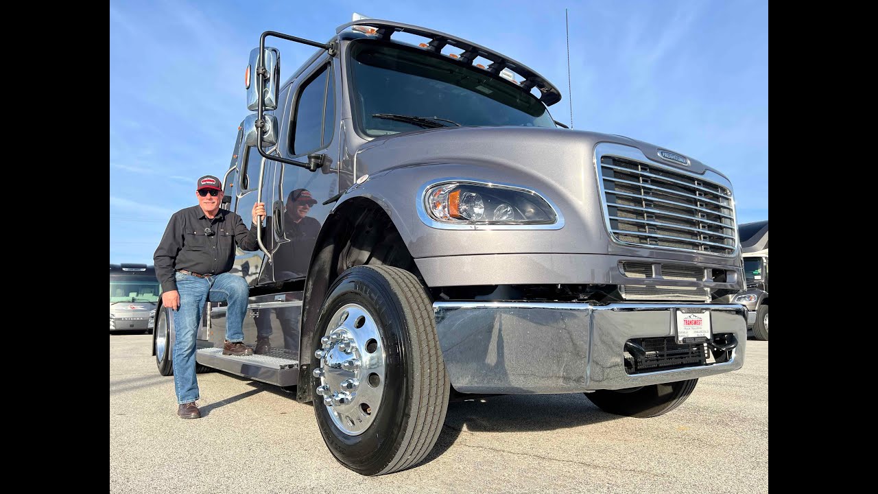2023 Bolt Freightliner M2 106 (11N231984)