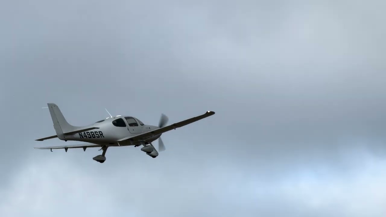 SR22-G2 N498SR taking off from EDML airfield.