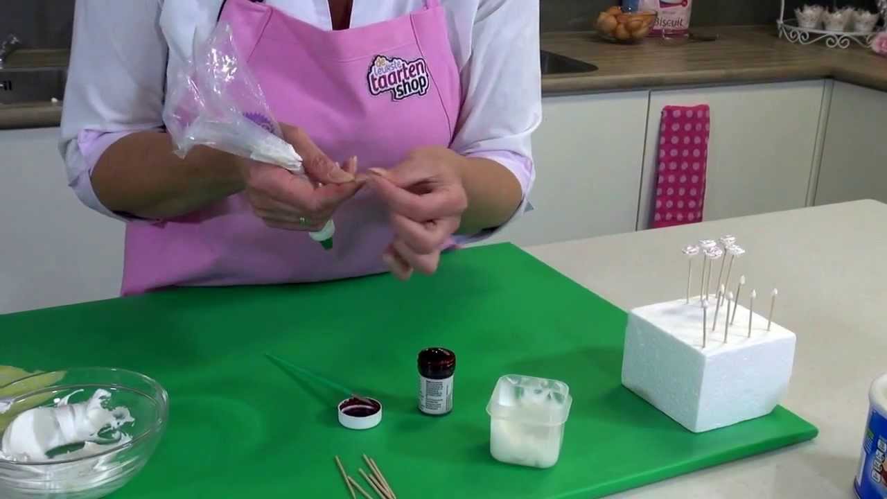 Taart decoreren met Royal Icing - een roosje maken