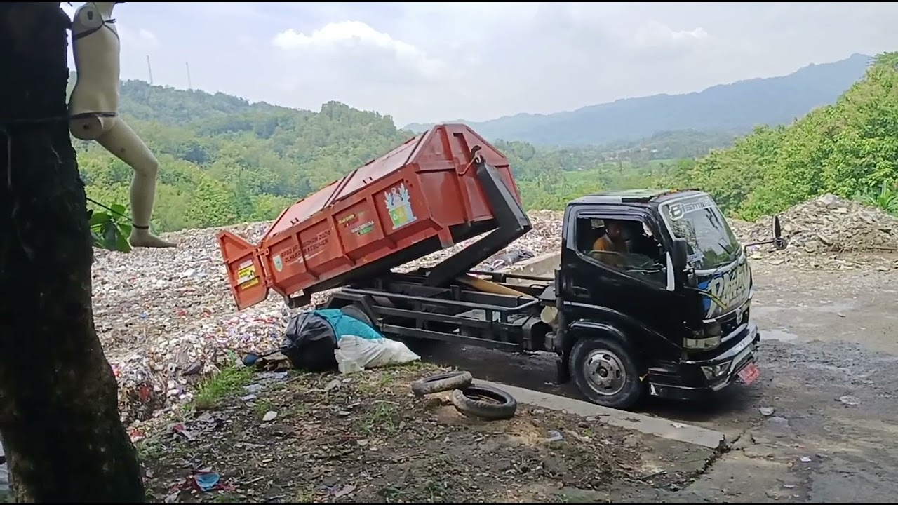 Sabtu 7 feb 2026 Pekerjaan sampah Di TPA Kaligending Karang Sambung Dinas UPTD DLHKP Kab.Kebumen 