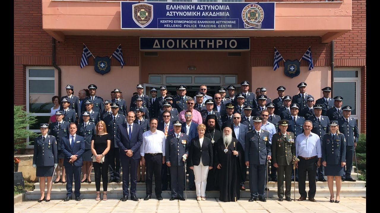 ΟΡΚΟΜΩΣΙΑ ΚΑΙ ΕΠΙΔΟΣΗ ΞΙΦΩΝ ΣΤΟΥΣ 32 ΝΕΟΥΣ ΥΠΑΣΤΥΝΟΜΟΥΣ Β' ΣΤΗΝ ΣΧΟΛΗ ΤΗΣ ΒΕΡΟΙΑΣ