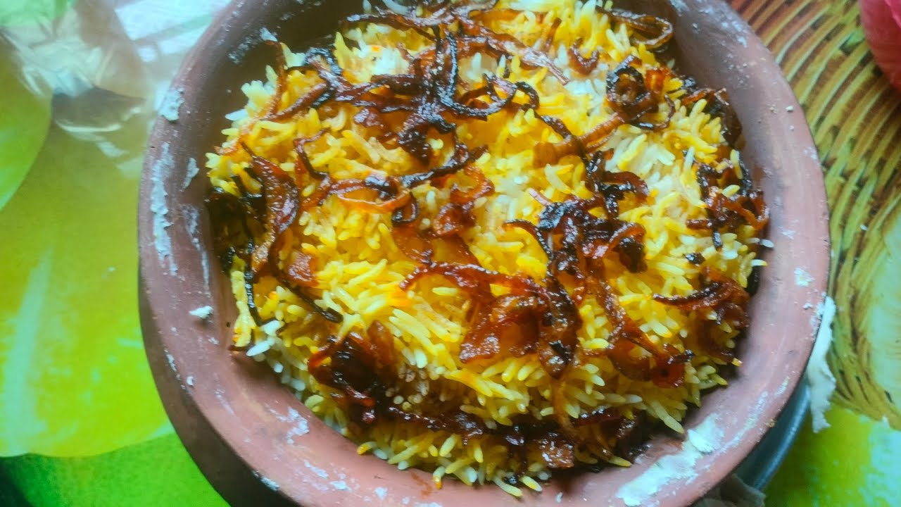 আজকের নতুন রেসিপি মাটির হাঁড়িতে হাড্ডি চিকেন বিরিয়ানি খেতে খুব স্বাদ 😋😋😋