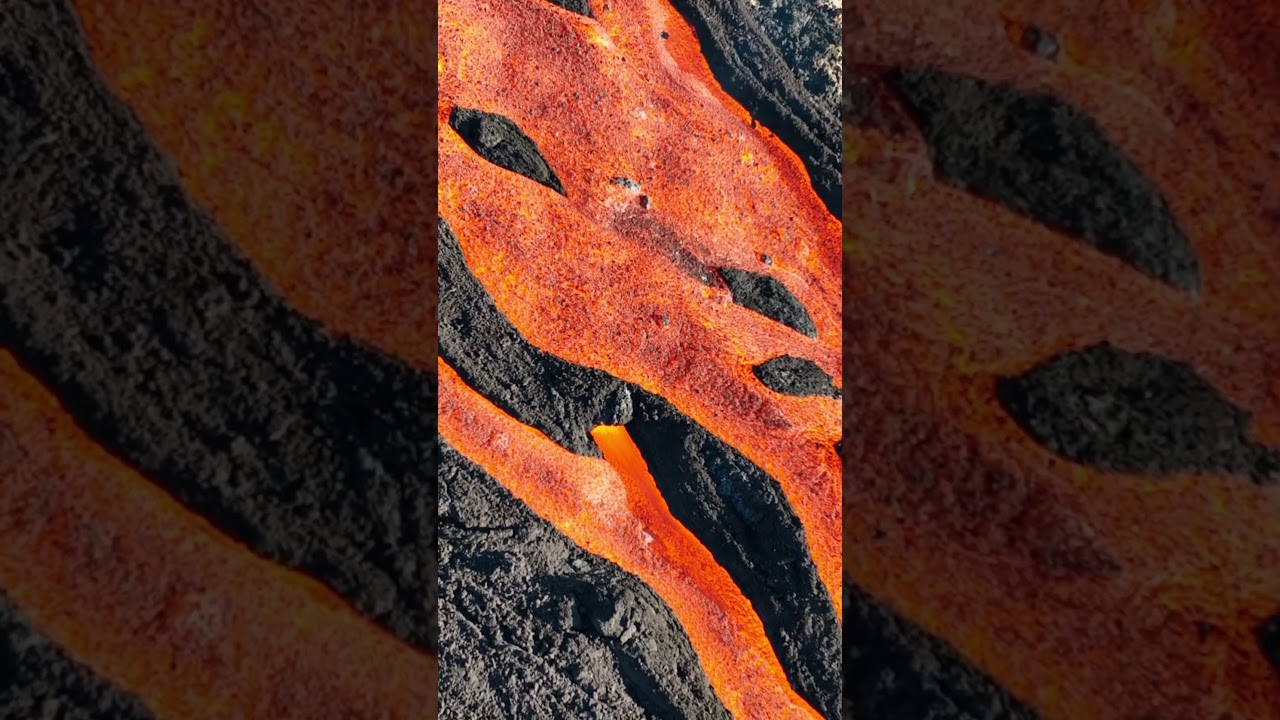 The #lava flow from #volcano #pitondelafournaise #hell #minecraft -#mining #france #paris #lareunion