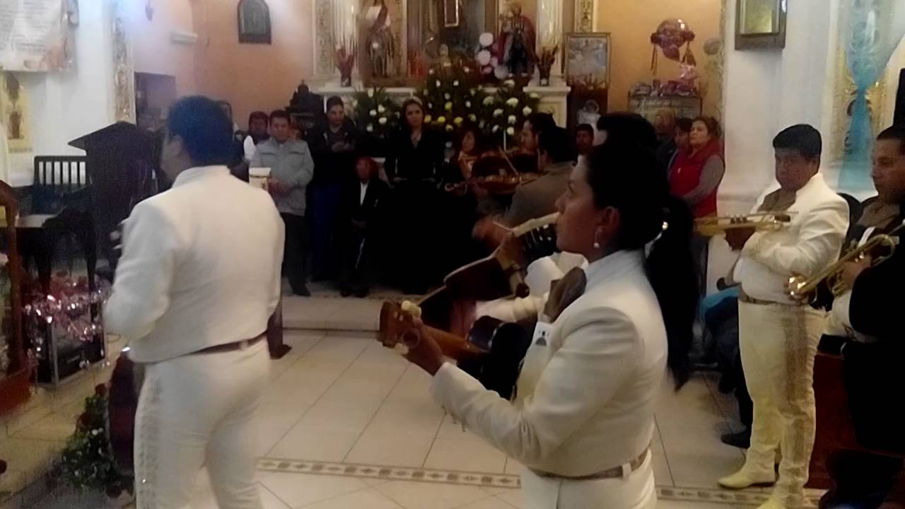 Mañanita a San Miguel arcangel con Mariachi