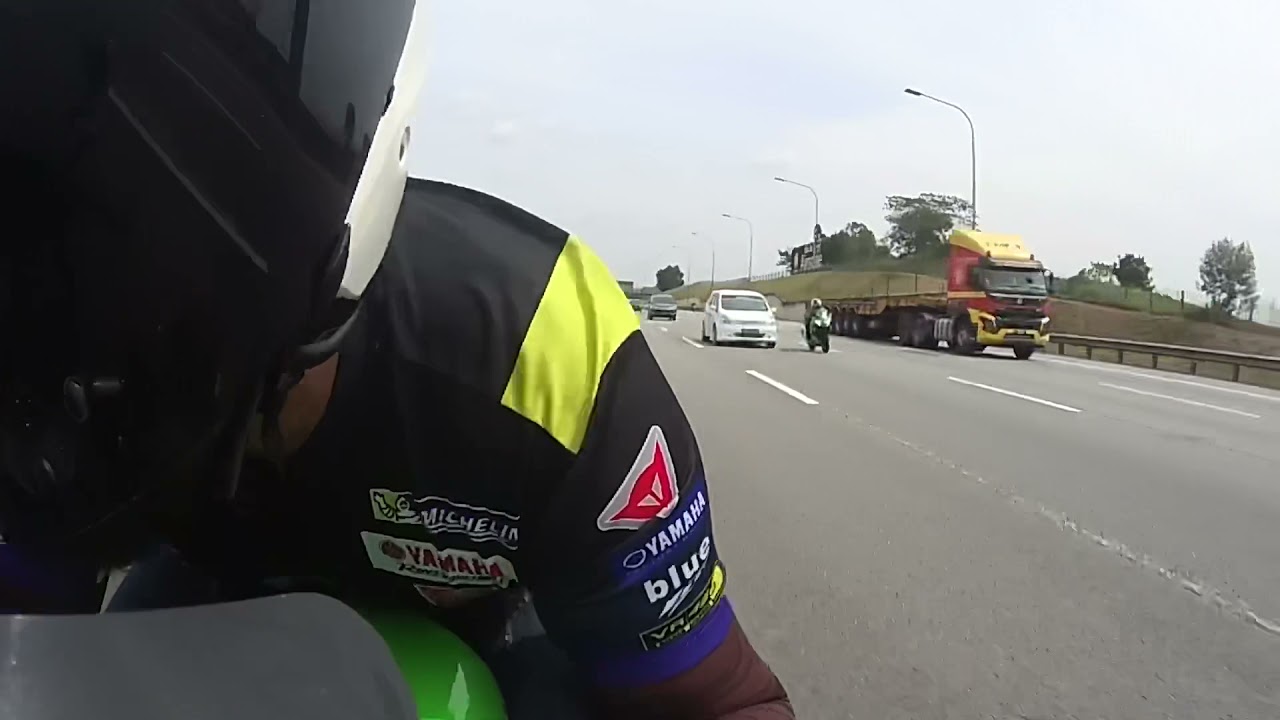 Kawasaki RR 150 vs Kawasaki Ninja 250 ABS topspeed