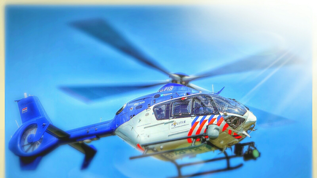 DUTCH POLICE HELICOPTER TAKES OFF AND USES SIREN