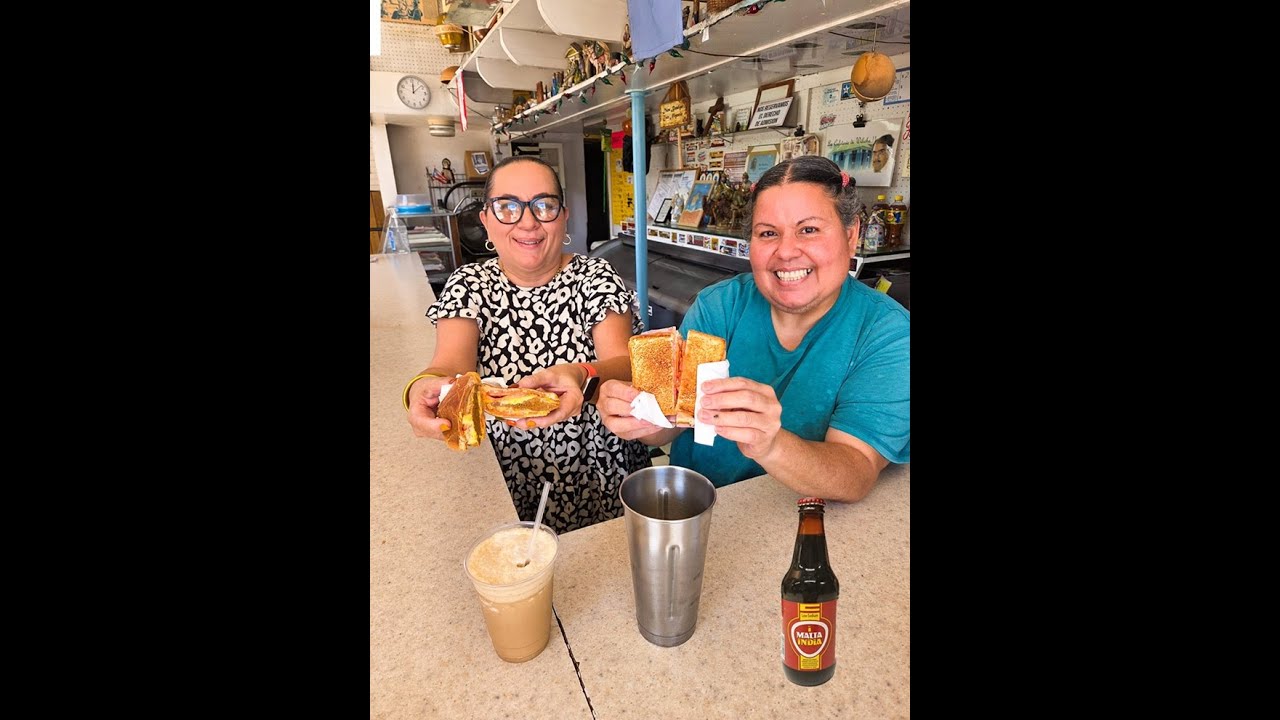 78 Años 🍔🍲 Hamburgers Guisao Boricua ️🇵🇷 Cafeteria Antigua Estilo Diner ❤️ El Sandwich Cuadrao y has