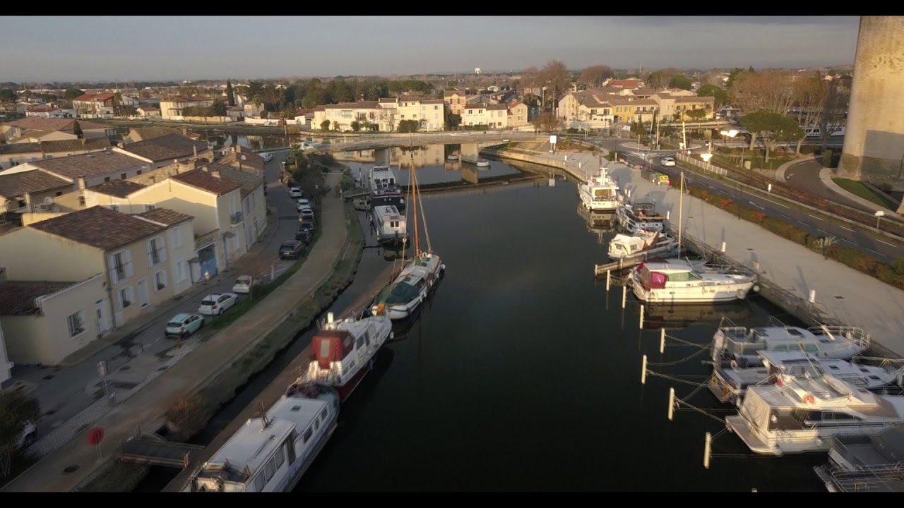 Le port fluvial d'Aigues-Mortes.