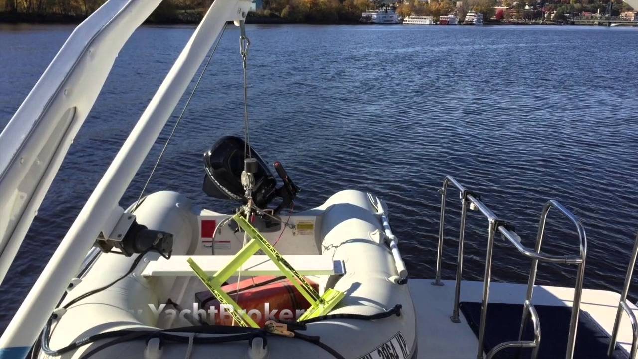 45' Bayliner Pilothouse