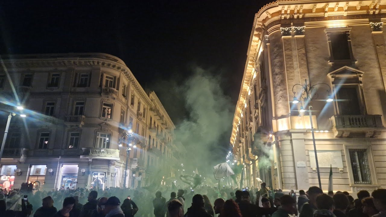 Avellino torna in Serie B: esplode la gioia di una città che non ha mai smesso di crederci