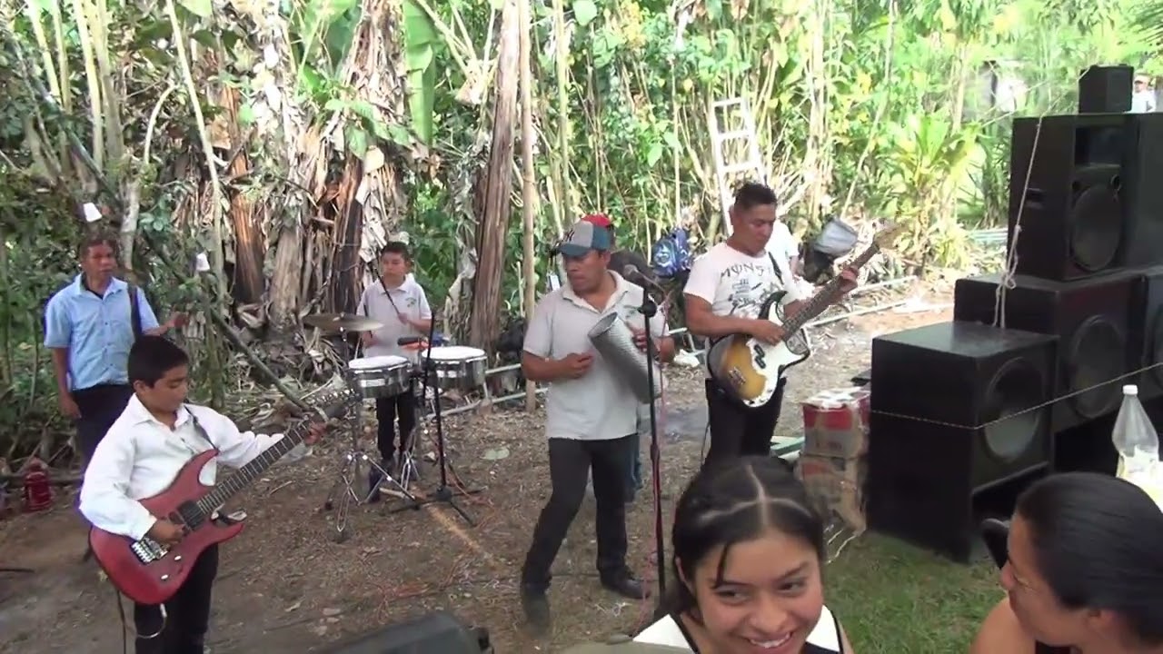MIRA COMO TOCA LA GUITARRA  EL NUEVO TALENTO DE TROPICUMBIA