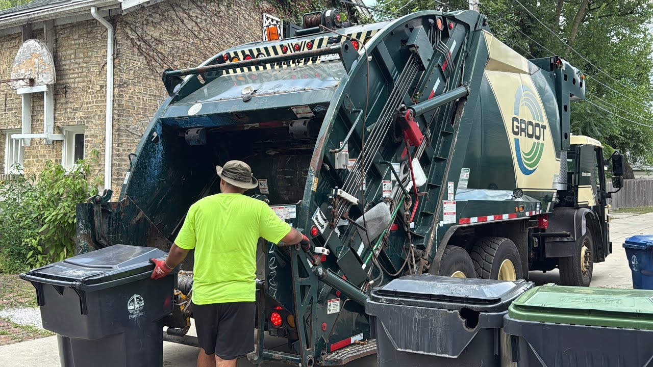 Groot Mack LR McNeilus Rear Loader Garbage Truck Packing Alley Trash