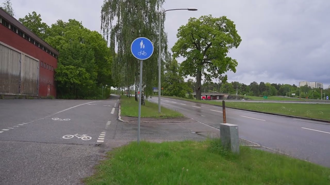 Sweden, Stockholm, walk from Sköndalsbro bus stop to Farsta strand train station