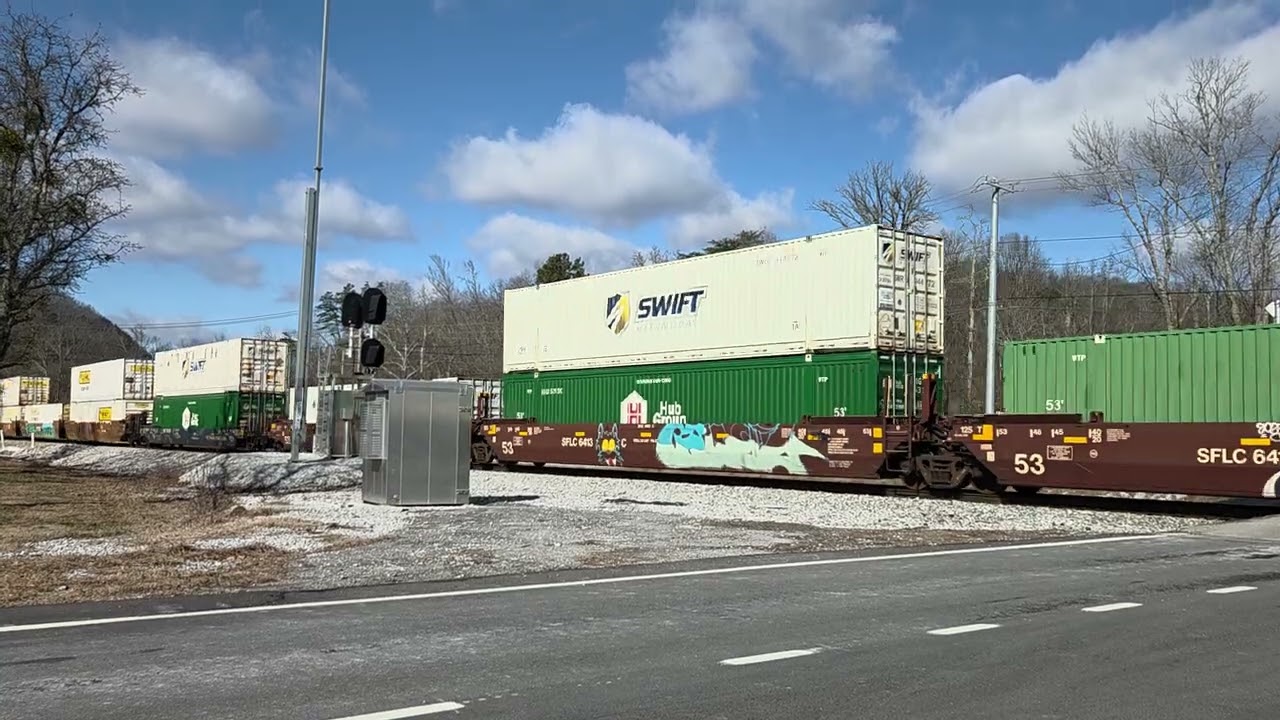 Caught a short, northbound Intermodal in Collegedale, TN 