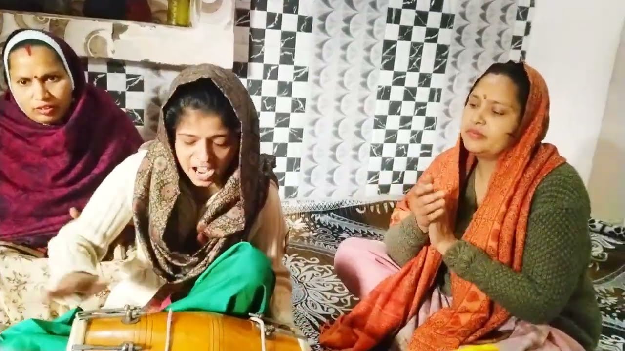 #देसी जच्चा गीत 😀🤣 छोटी बेटी की ढोलक का कोई जवाब नहीं इतनी मस्त ढोलक बजाती 🙏 सब देखते रह गए