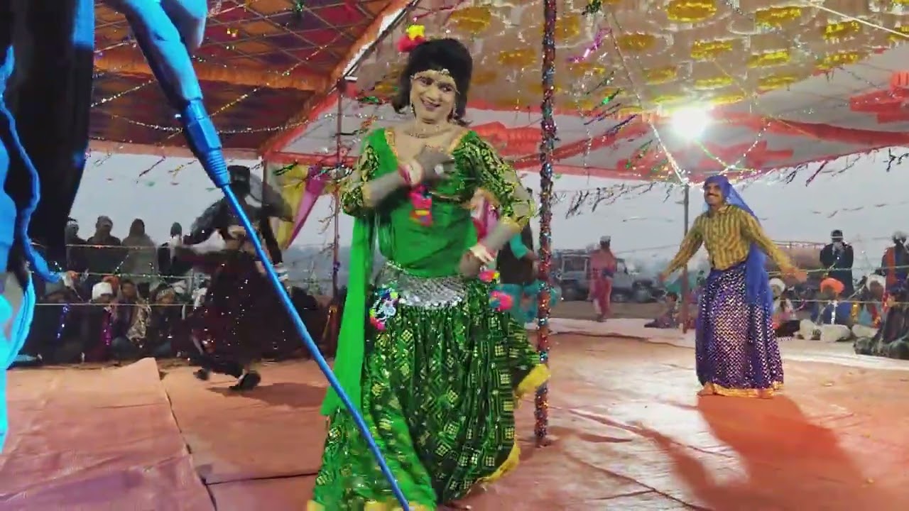 गाजर की बांसुरी बजा ई गायक सुखदेव भाई नियू आर्दश खांमभ मंडल सुहागी ग्राम सुमीता सारीता में 