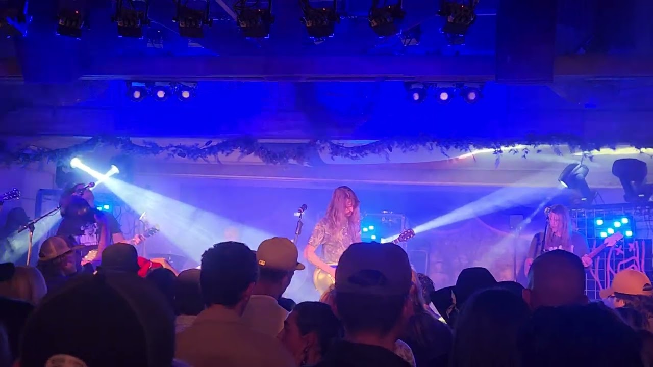 Austin Meade- Déjà Vu (Live)