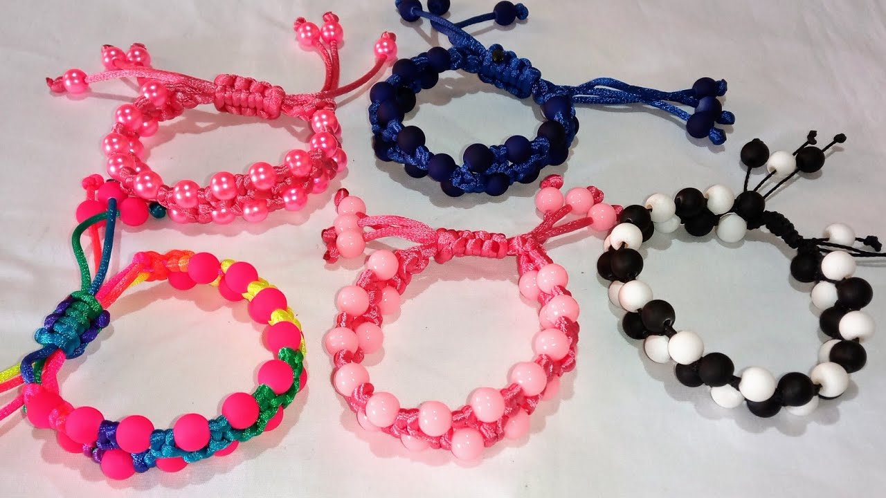 Pulseira de Macramê e Pérolas.